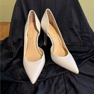 Jessica Simpson Women's Cream Pumps